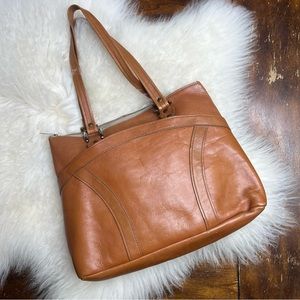 Vintage tan cognac leather shoulder bag